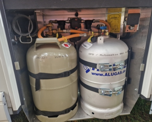 ALUGAS Tankflasche während des Einbaus